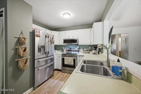 85 Southbury Road Clifton Park NY 12065