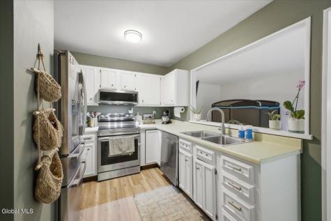 85 Southbury Road Clifton Park NY 12065