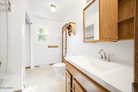 1 Starboard Court Waterford NY 12188