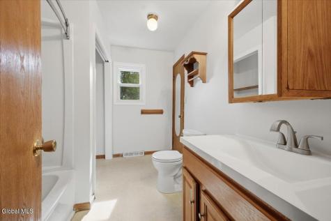 1 Starboard Court Waterford NY 12188