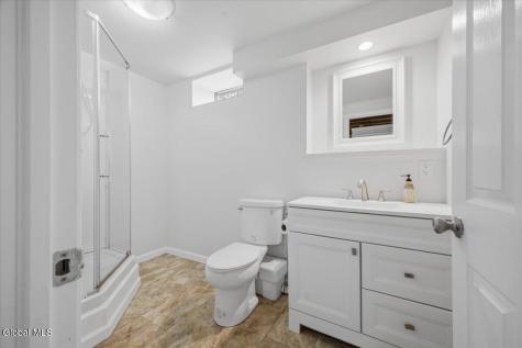 1 Starboard Court Waterford NY 12188
