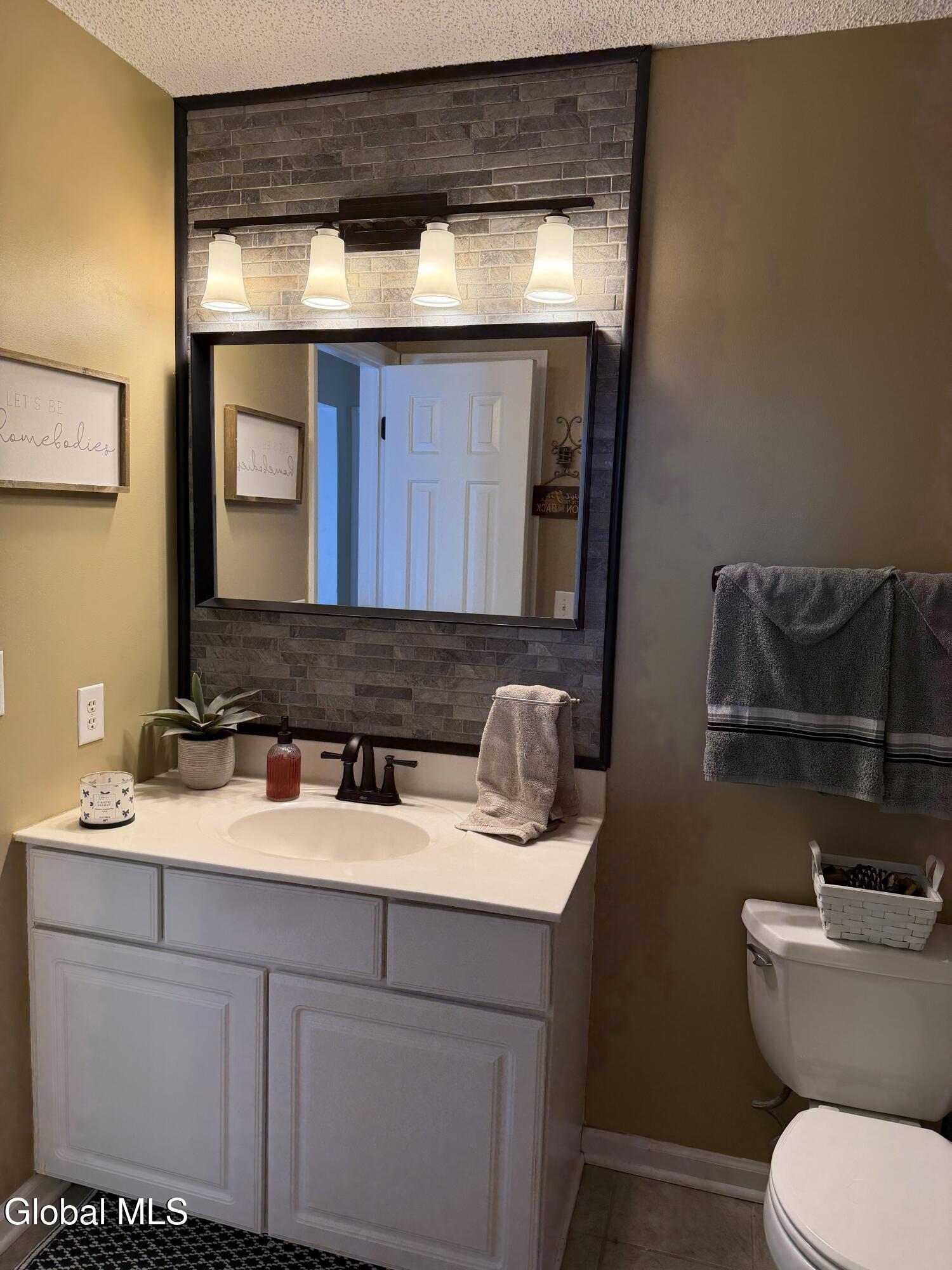 5 Captains Boulevard Waterford NY 12188