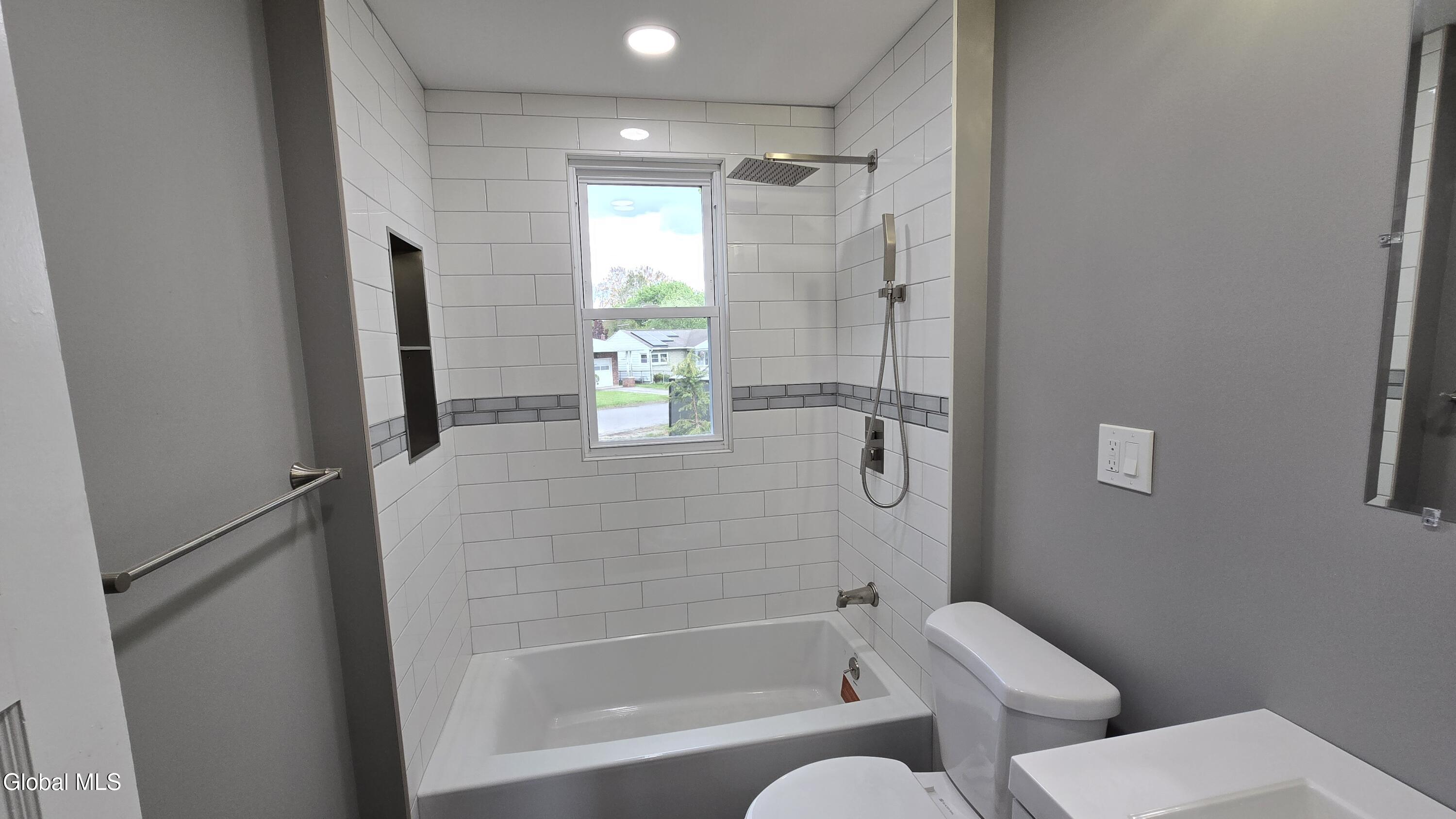 26 Lawnwood Avenue Schenectady NY 12304