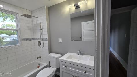 26 Lawnwood Avenue Schenectady NY 12304