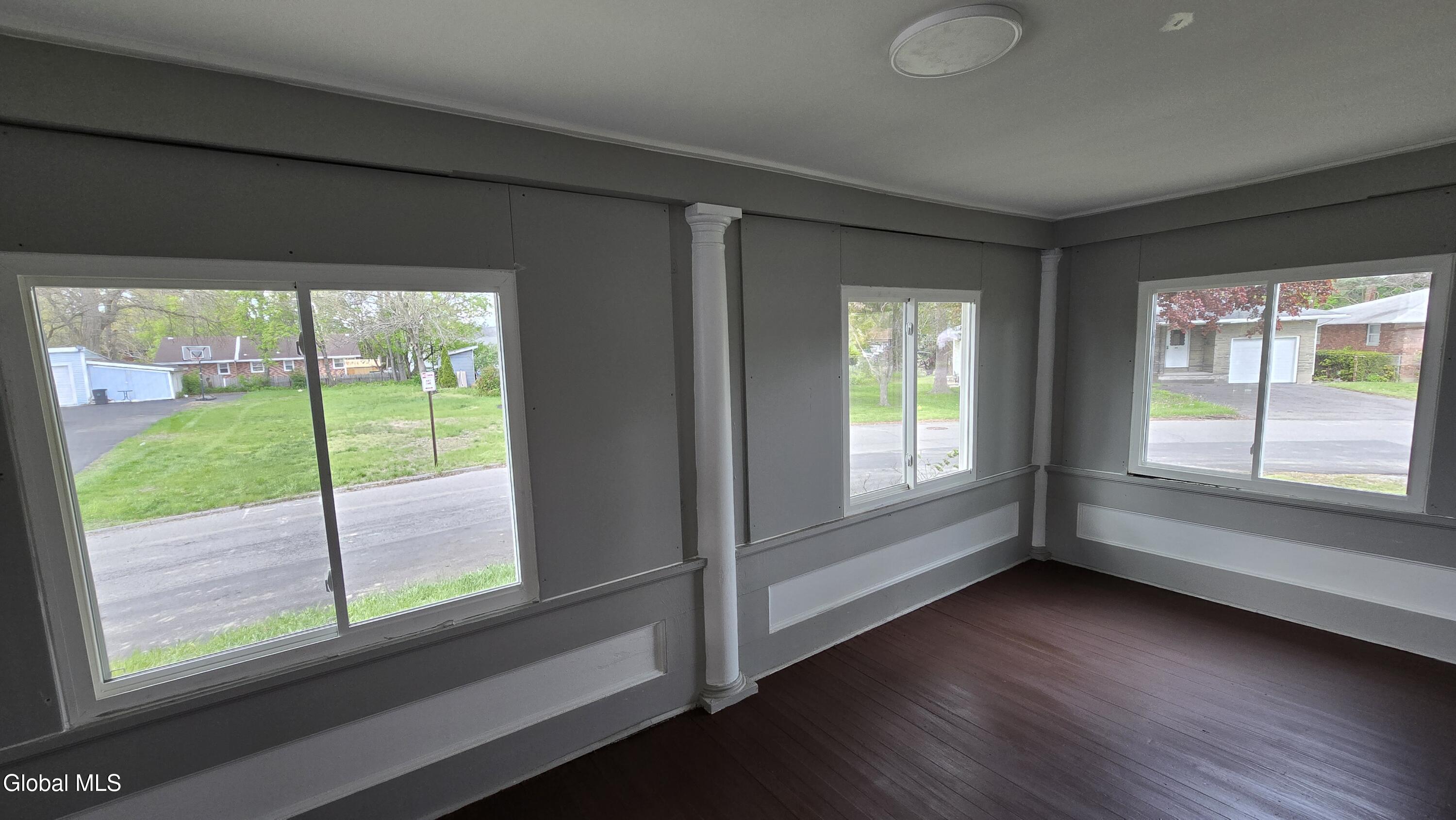 26 Lawnwood Avenue Schenectady NY 12304