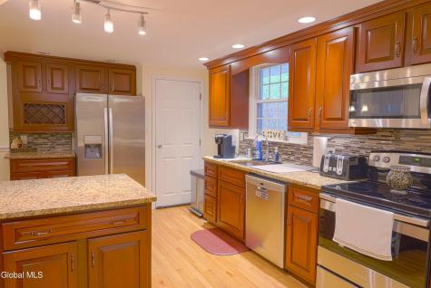103 Steeple Way Rotterdam NY 12306