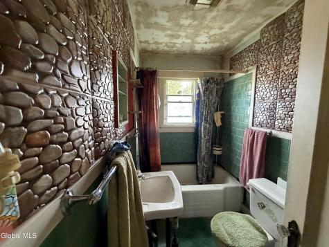31 Western Avenue Watervliet NY 12189