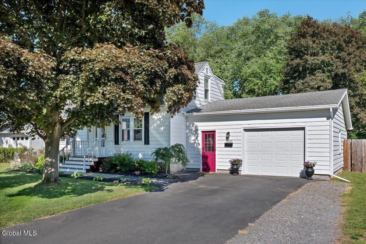 3025 Evelyn Drive Guilderland NY 12303
