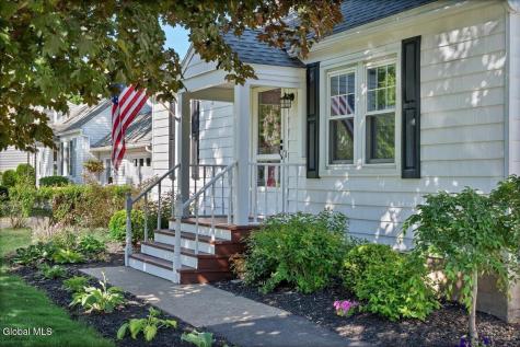 3025 Evelyn Drive Guilderland NY 12303