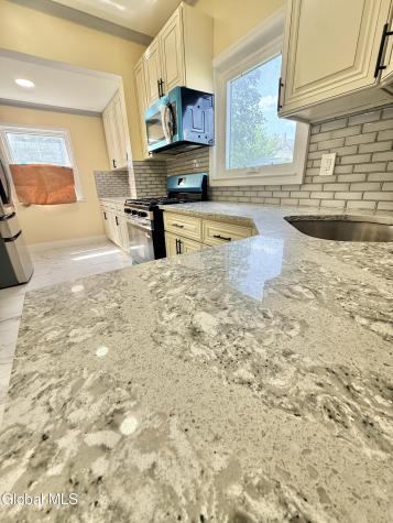 822 Sargent Place Schenectady NY 12303