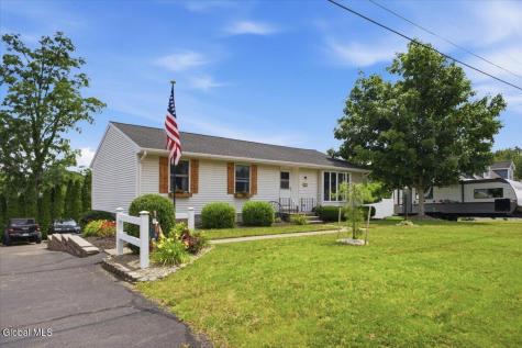 26 Russell Drive Stillwater NY 12170