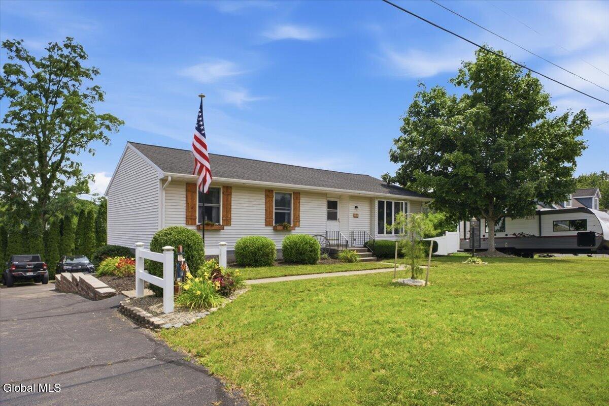 26 Russell Drive Stillwater NY 12170