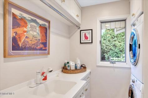 1 Oak Ridge Menands NY 12204