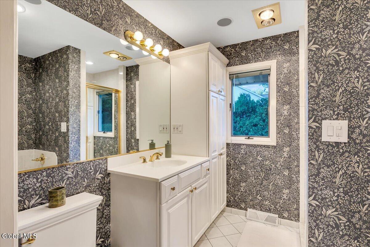 1 Oak Ridge Menands NY 12204