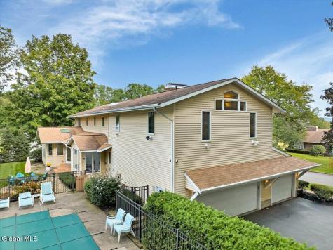 1 Oak Ridge Menands NY 12204