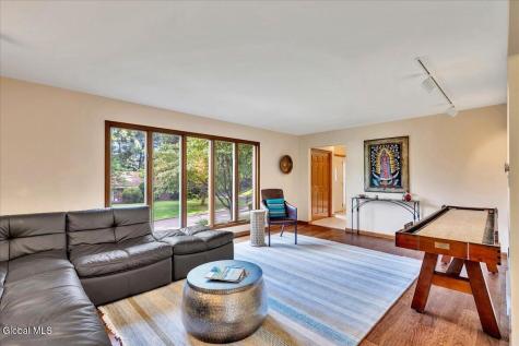 1 Oak Ridge Menands NY 12204