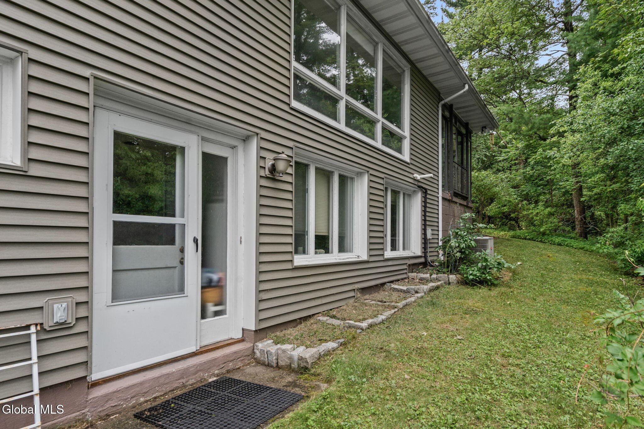 66 S Van Leuvan Drive Rensselaer NY 12144