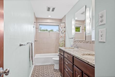 66 S Van Leuvan Drive Rensselaer NY 12144
