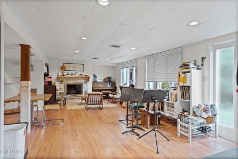 66 S Van Leuvan Drive Rensselaer NY 12144