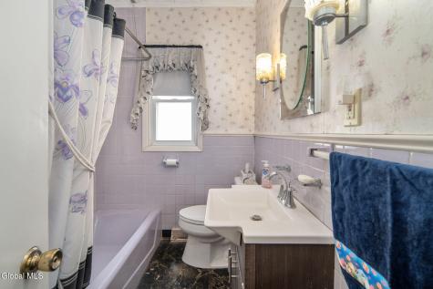 2021 Cedarlawn Avenue Schenectady NY 12306