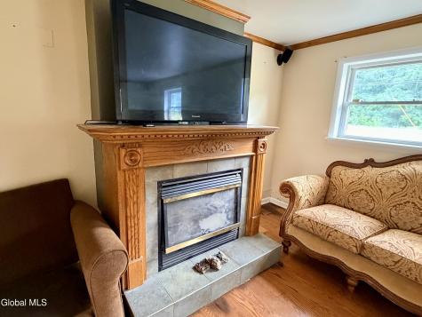 186 Middletown Road Waterford NY 12188
