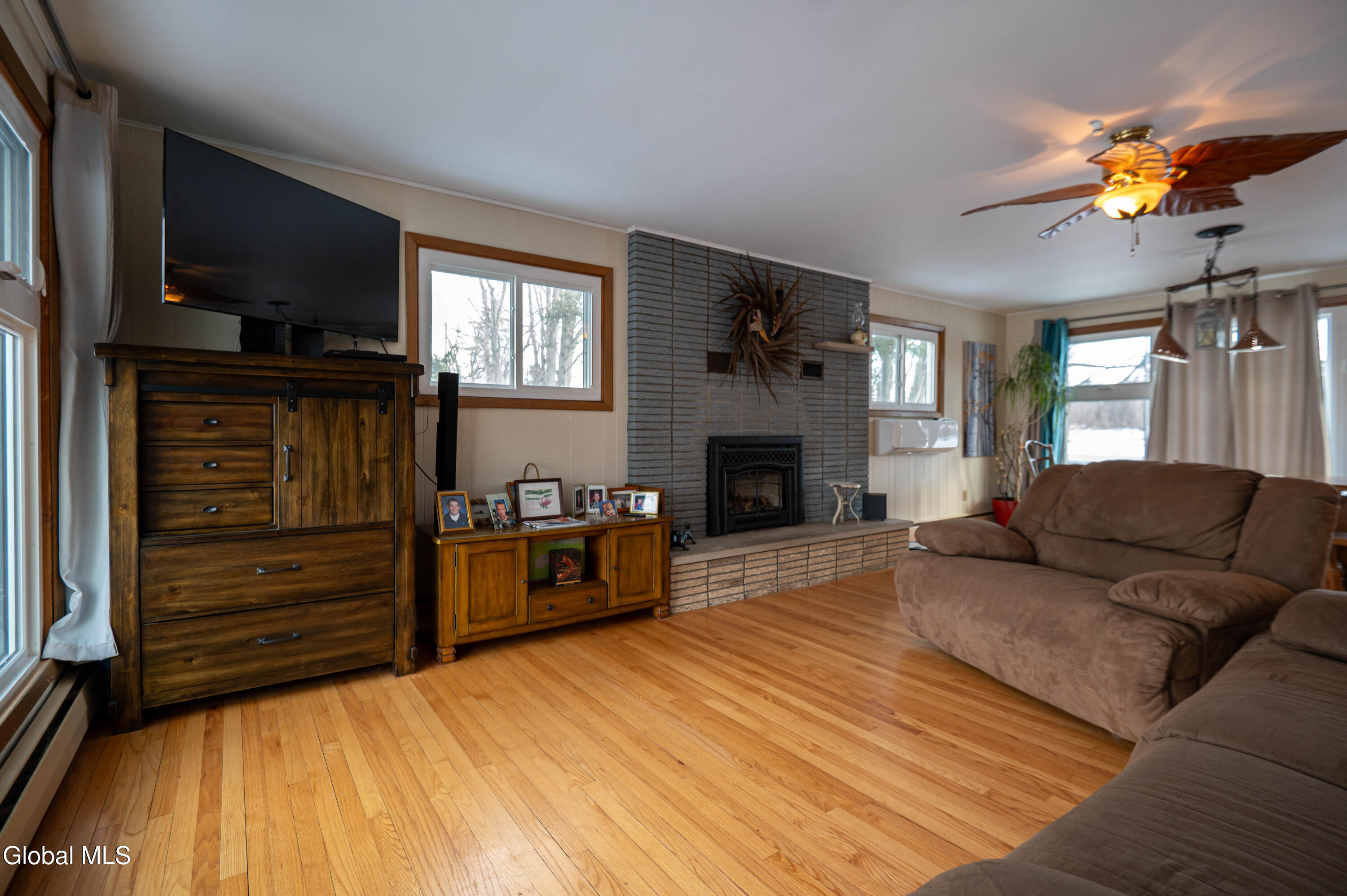 1169 Ny-9j Stuyvesant NY 12173