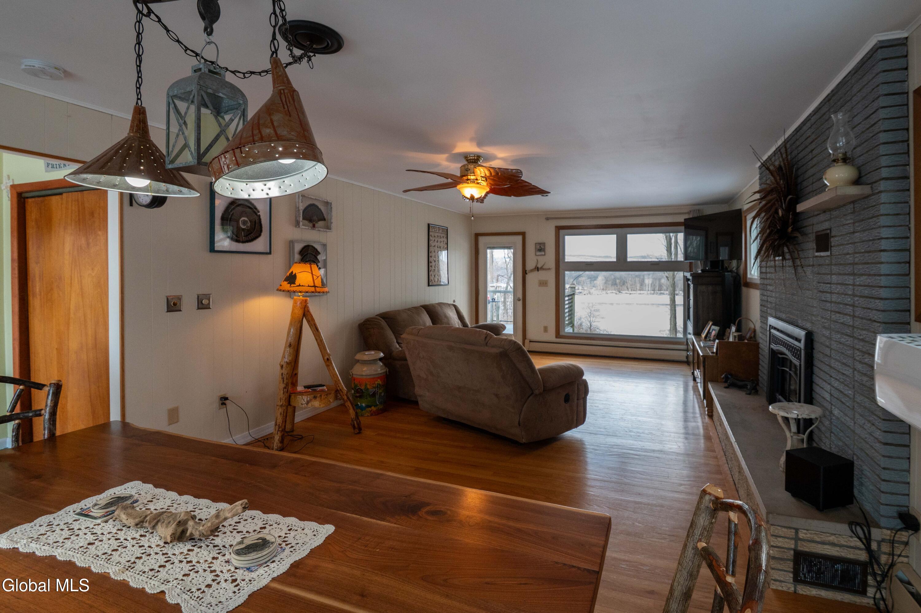 1169 Ny-9j Stuyvesant NY 12173