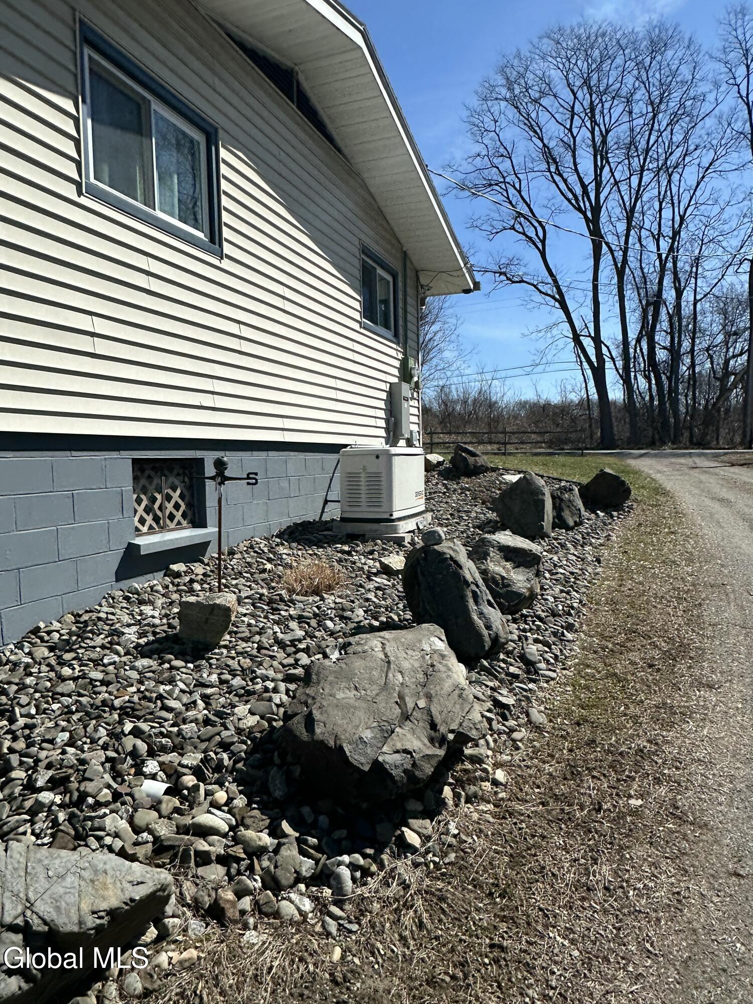 1169 Ny-9j Stuyvesant NY 12173