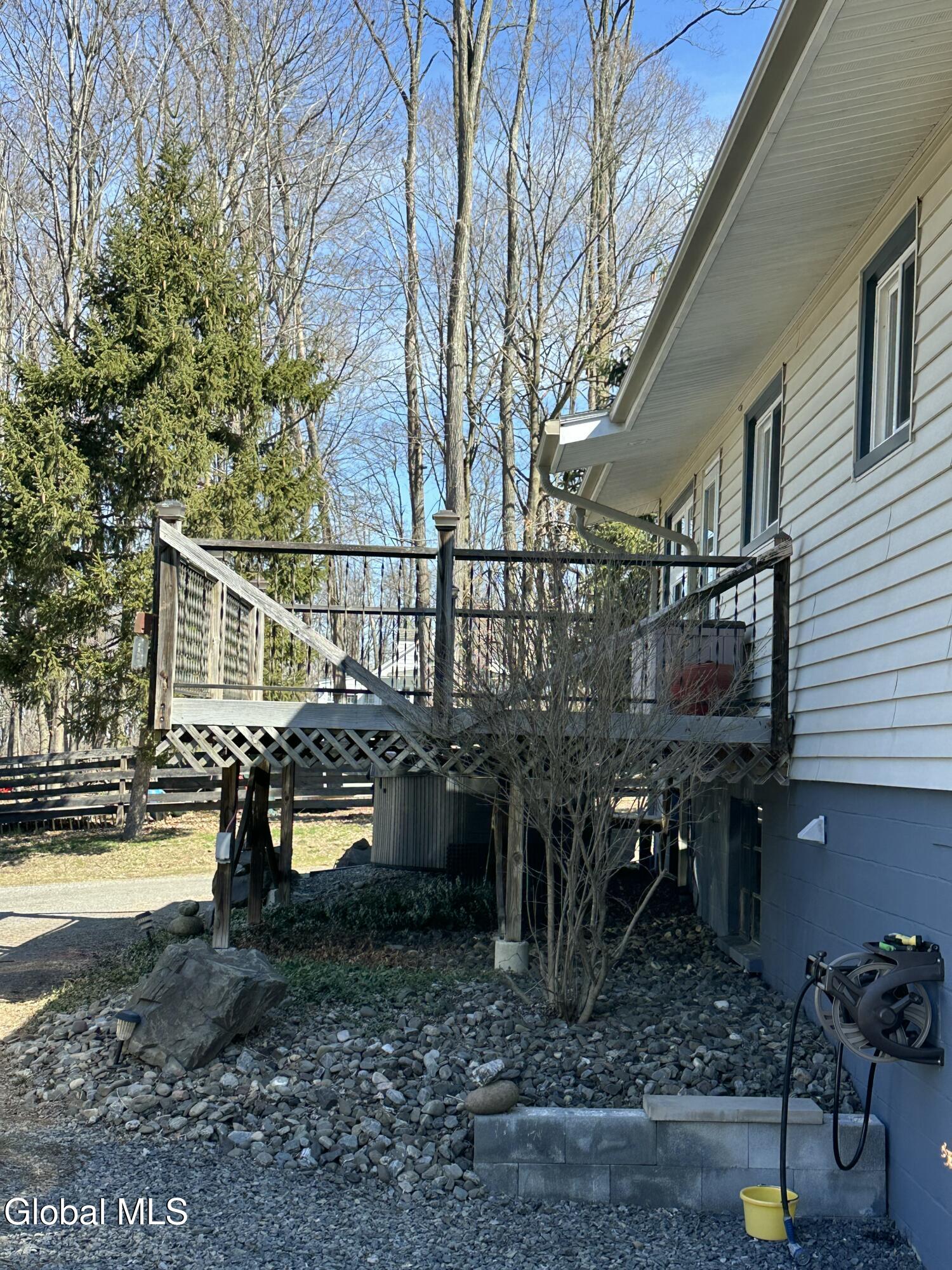 1169 Ny-9j Stuyvesant NY 12173