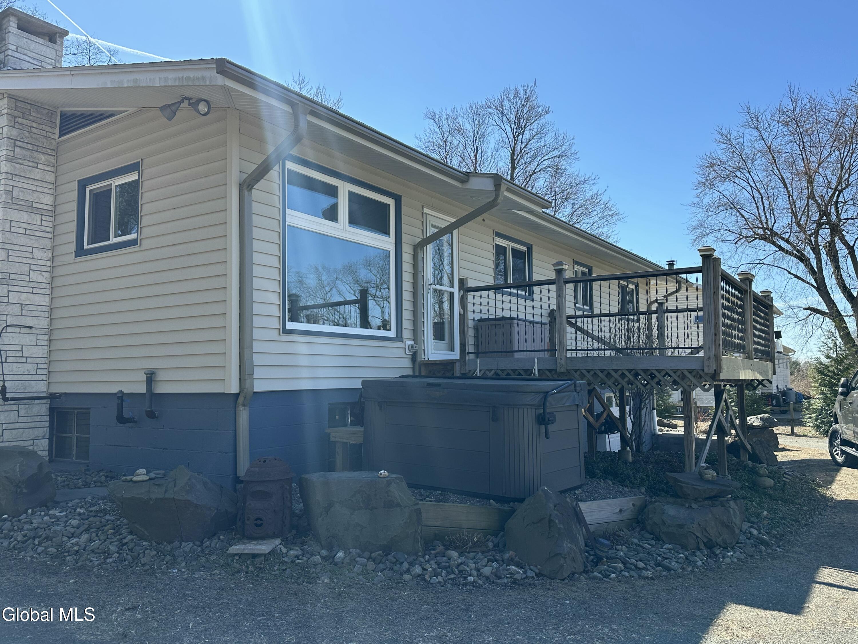 1169 Ny-9j Stuyvesant NY 12173