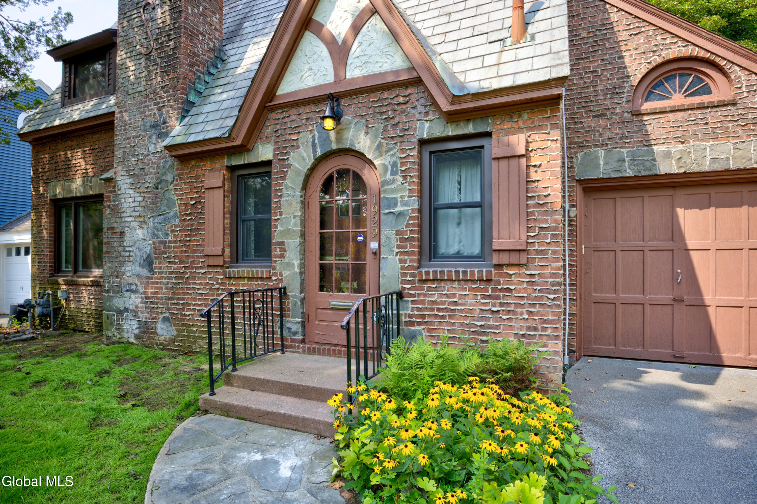 1929 Dean Street Niskayuna NY 12309