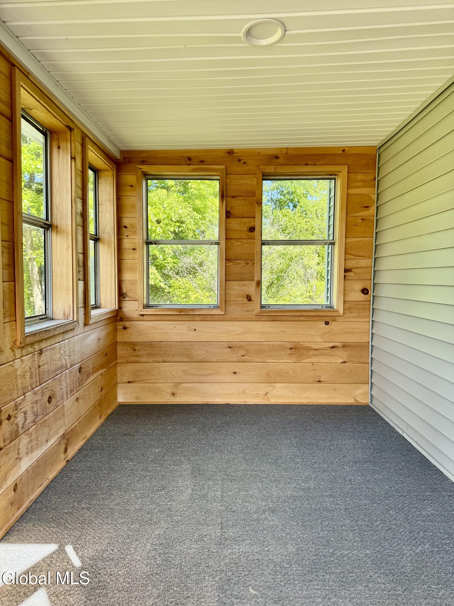 18 3rd Avenue Hadley NY 12835