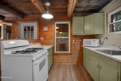 29 Fennessey Lane Newcomb NY 12852