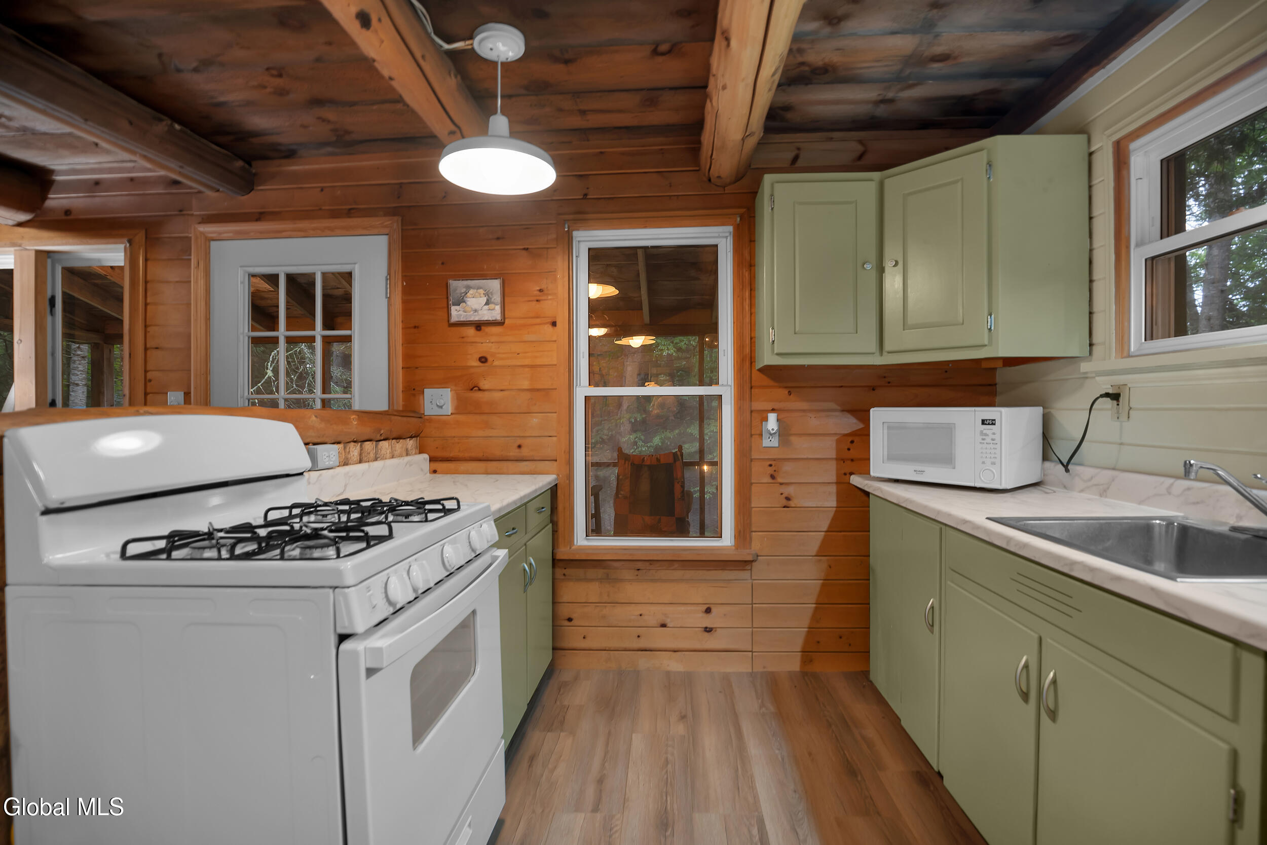 29 Fennessey Lane Newcomb NY 12852