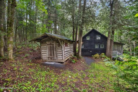 29 Fennessey Lane Newcomb NY 12852