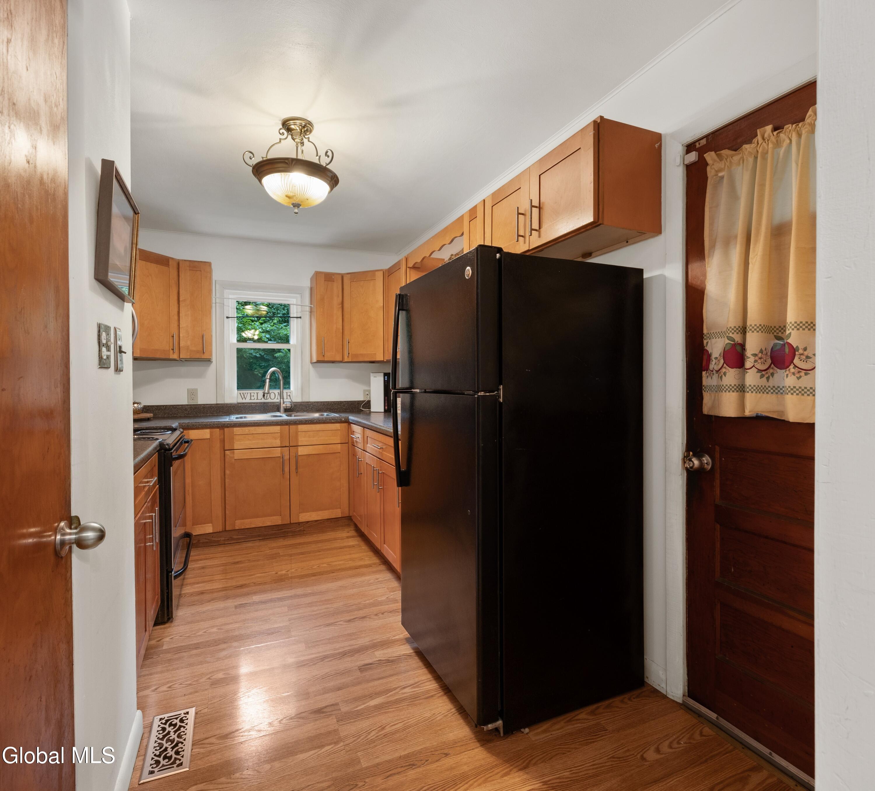 69 Ray Road Rexford NY 12148