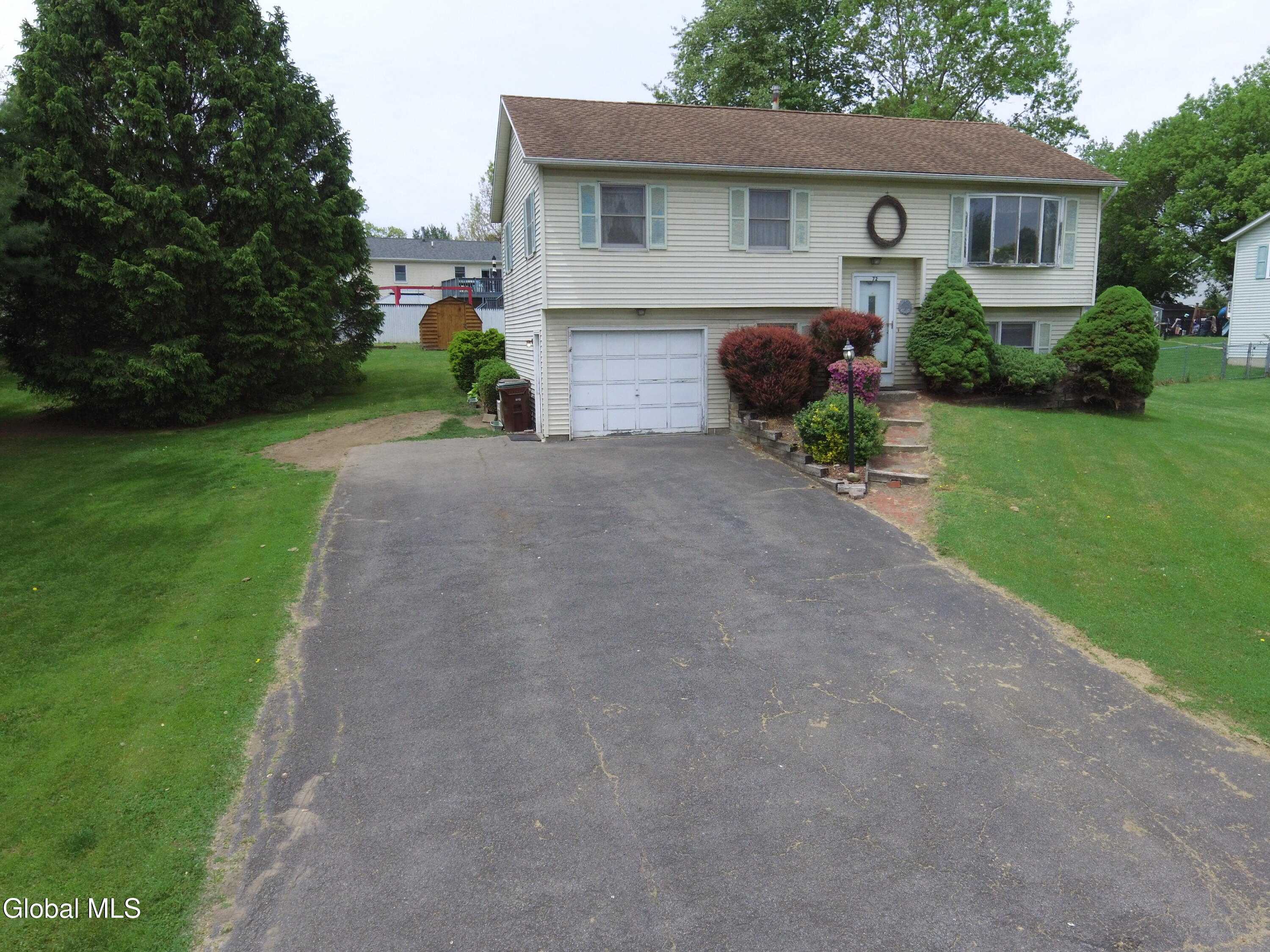 72 Magnolia Circle Ravena NY 12143