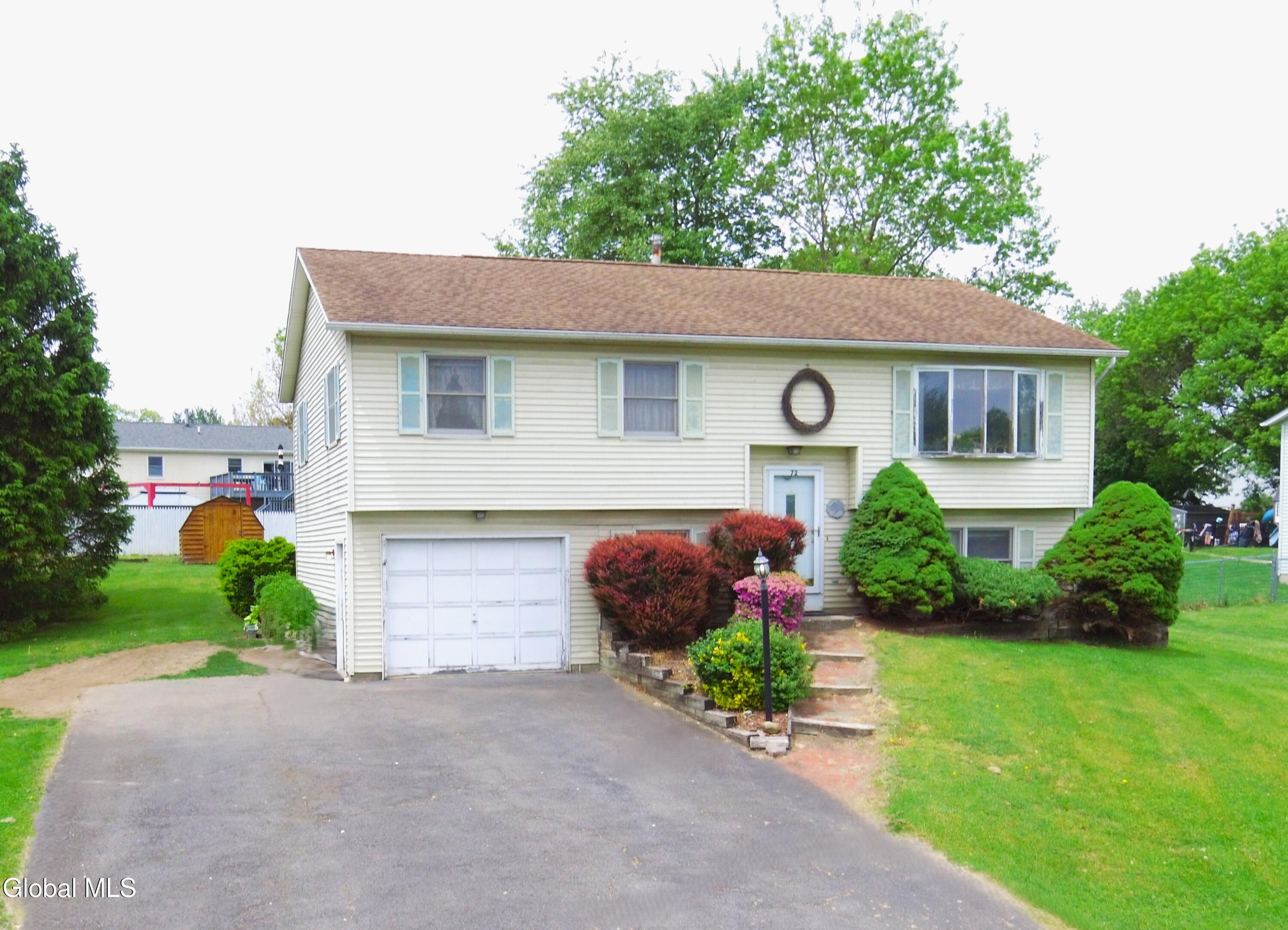 72 Magnolia Circle Ravena NY 12143