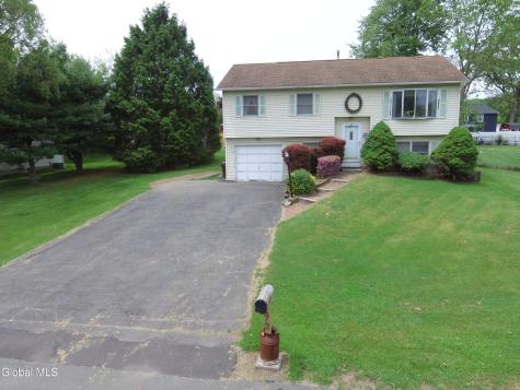 72 Magnolia Circle Ravena NY 12143
