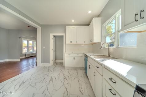 28 Everett Road Colonie NY 12205