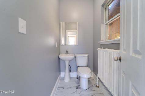 28 Everett Road Colonie NY 12205