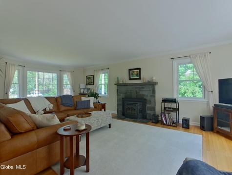 2270 Stuyvesant Drive Niskayuna NY 12309