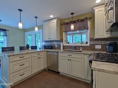 2270 Stuyvesant Drive Niskayuna NY 12309