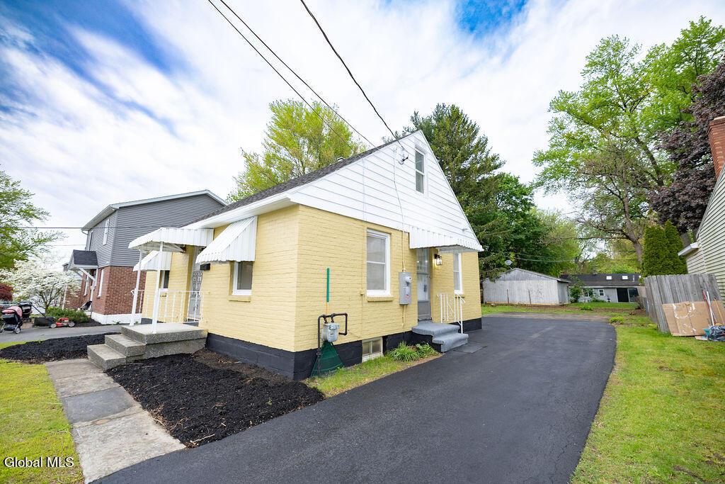 1782 Fiero Avenue Schenectady NY 12303
