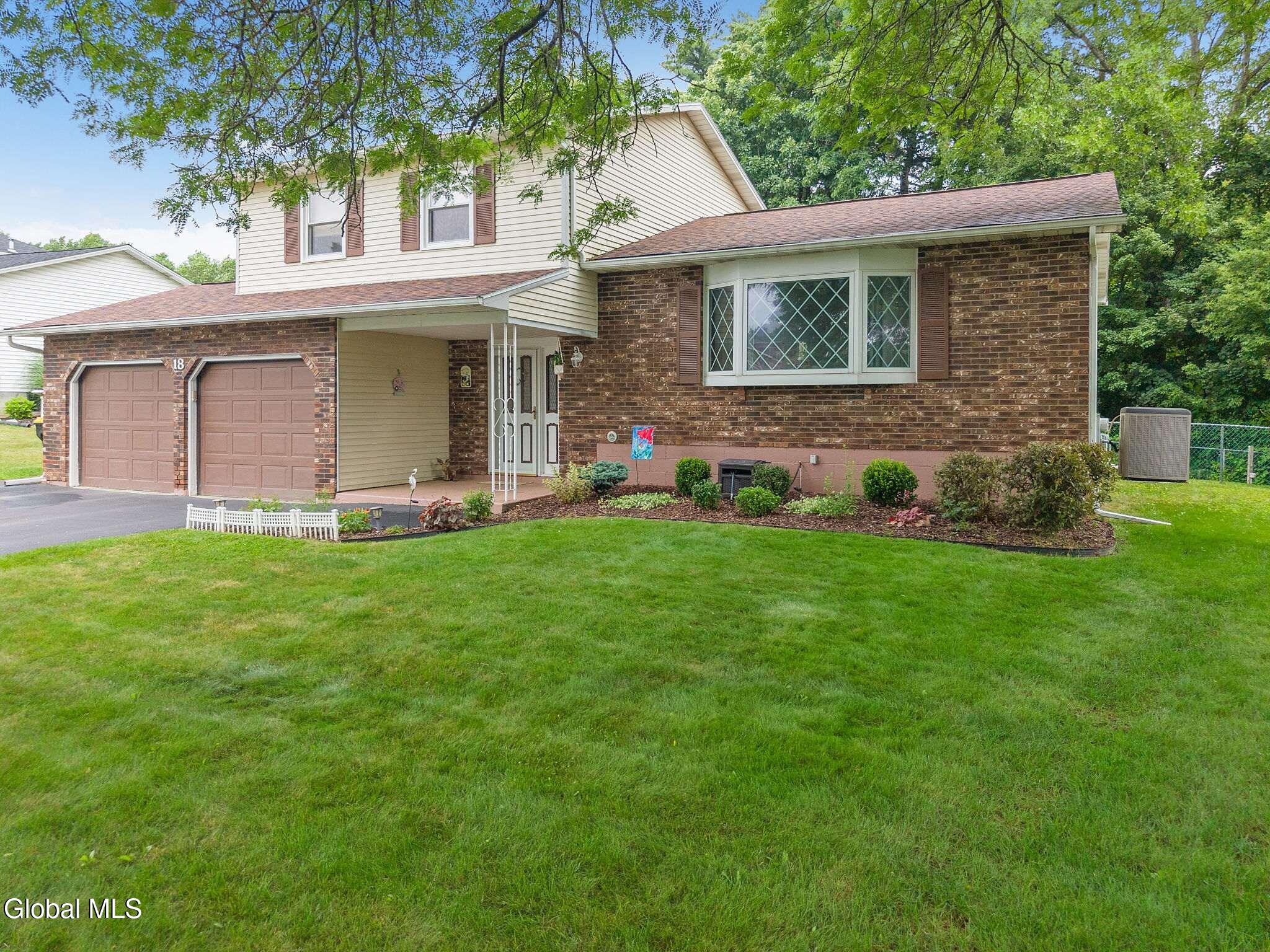 18 Fairway Lane Schenectady NY 12304