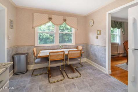 18 Fairway Lane Schenectady NY 12304