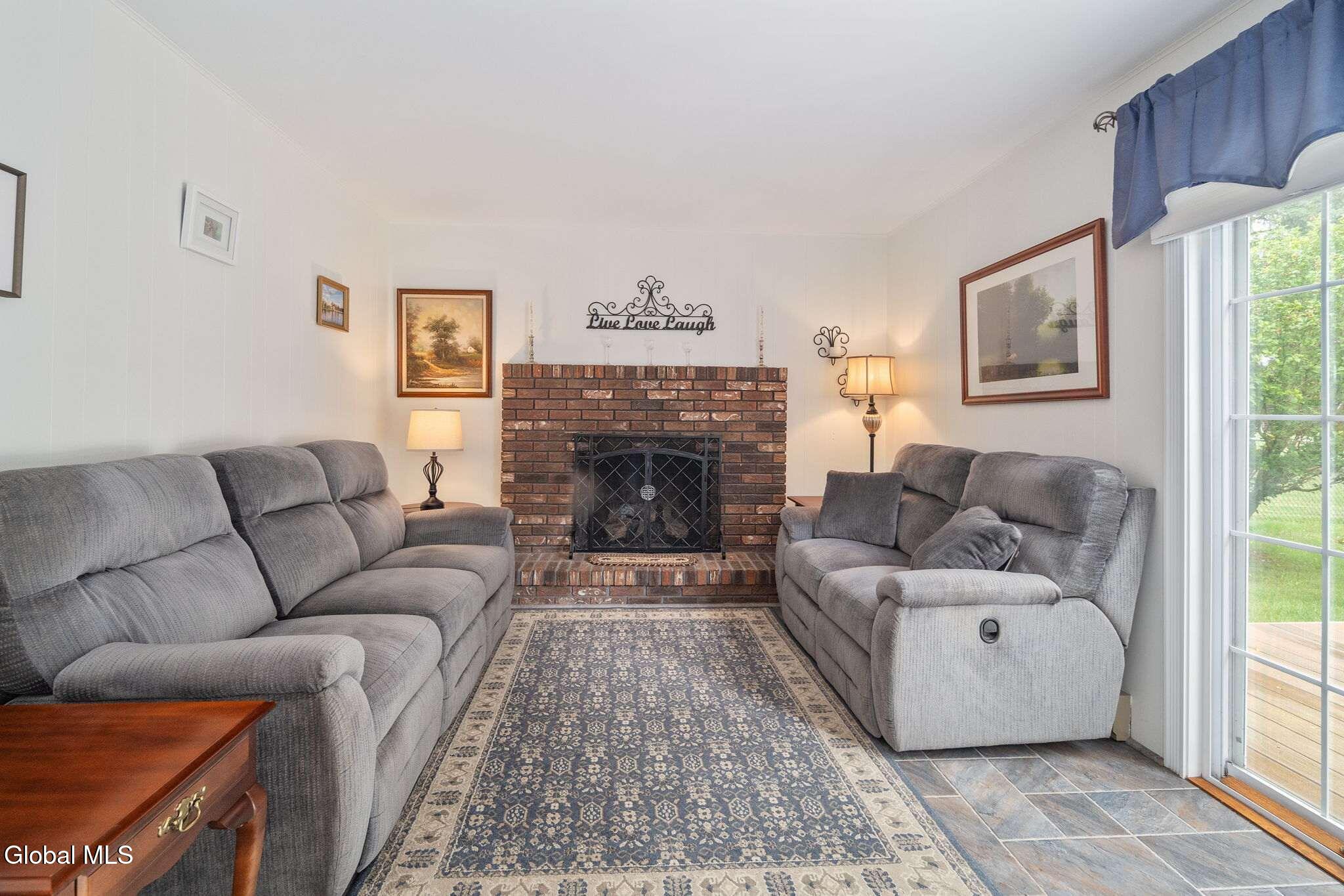 18 Fairway Lane Schenectady NY 12304