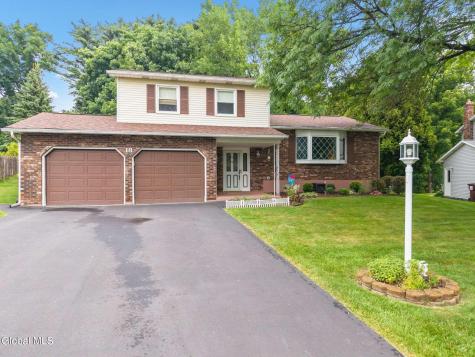 18 Fairway Lane Schenectady NY 12304