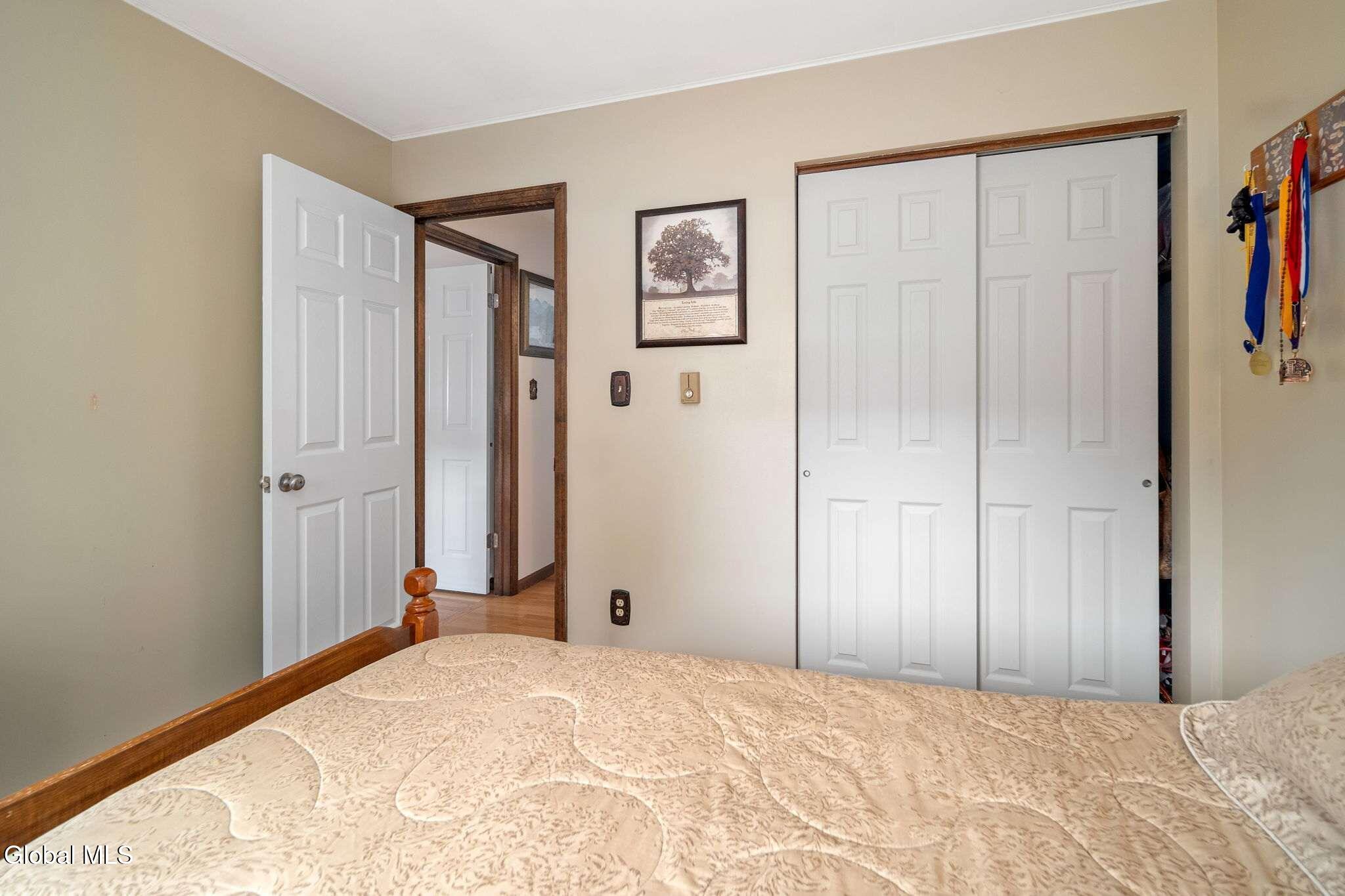 18 Fairway Lane Schenectady NY 12304