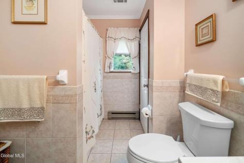 18 Fairway Lane Schenectady NY 12304